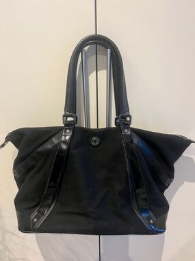 lululemon yoga bag sale Small Reusable Tote Gym (This is Yoga, Black) This duffle has ample storage to pack sweat essentials and cushioned straps to maximize commuting comfort Bags | lululemon